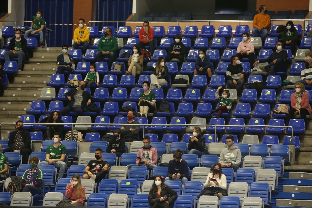 Aficionados en el Carpena después de cuatro meses y medio.