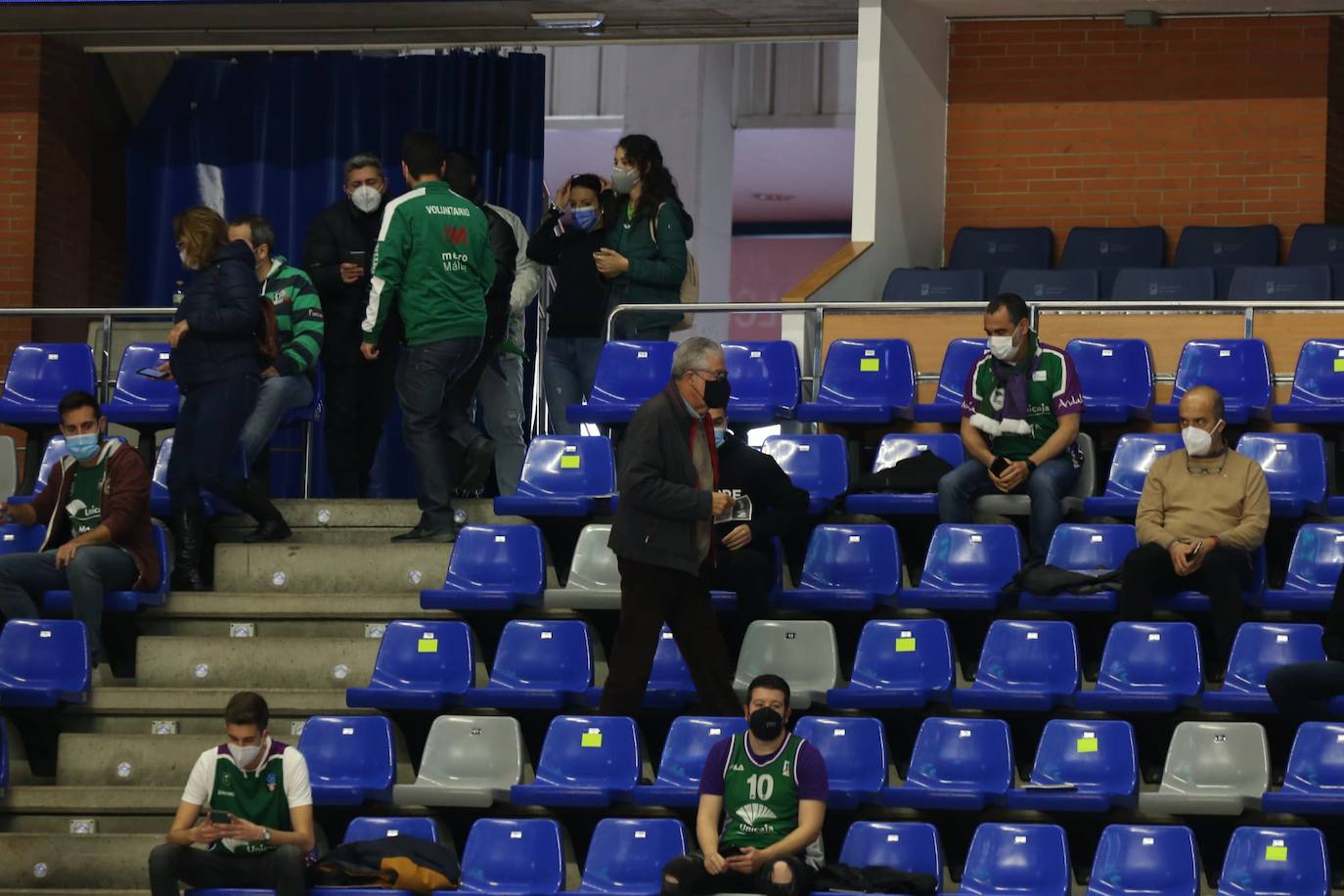 Aficionados en el Carpena después de cuatro meses y medio.