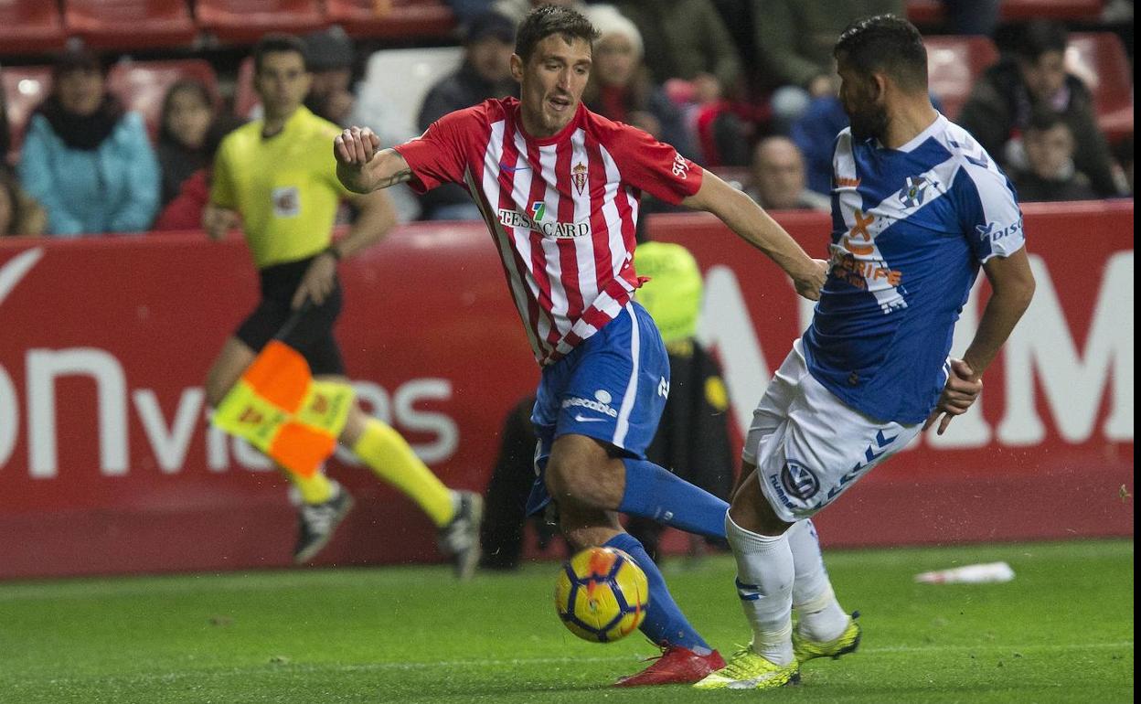 El Málaga ficha al delantero Stefan Scepovic para sustituir al lesionado Chavarría
