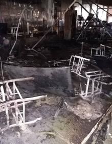 Imagen secundaria 2 - Un incendio calcina la terraza de un bar del Palmeral de las Sorpresas