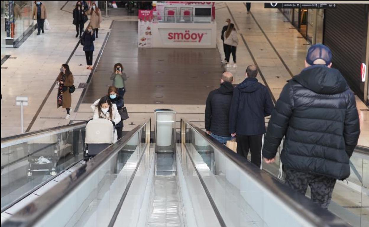 Cádiz abirá hostelería y comercio hasta las 21.30 horas tras pasar la provincia a nivel 2 de alerta