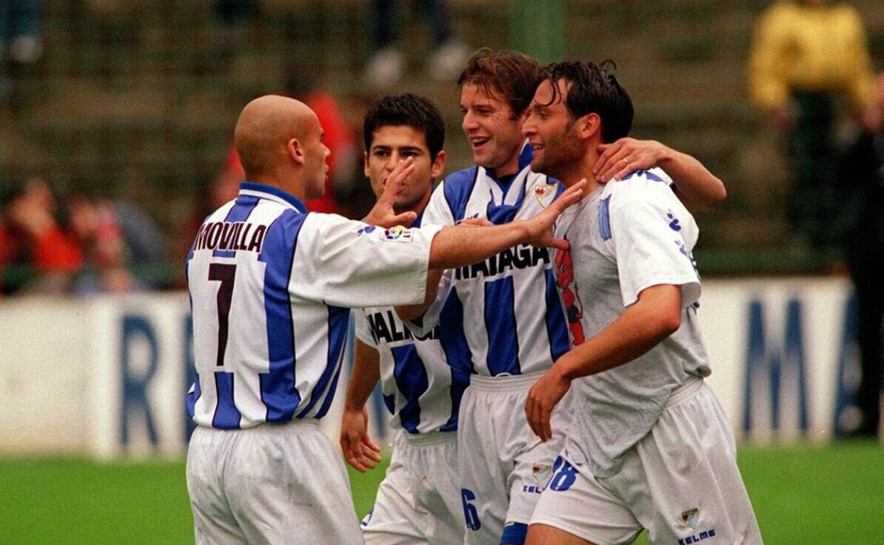 Movilla, Valcarce, Agostinho y Rufete celebran el gol de este último en la última visita del Málaga al Logroñés, el 25 de abril de 1999. 