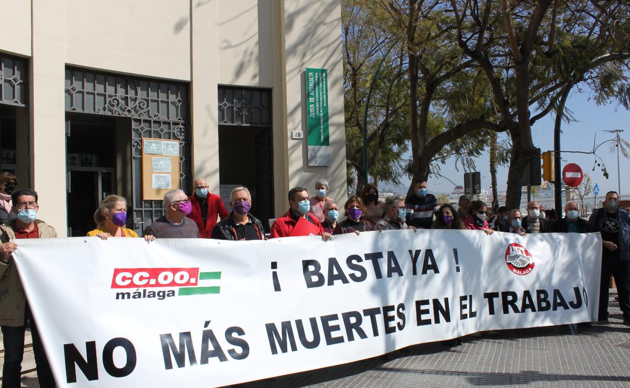 Los sindicatos, en la concentración celebrada este jueves en la capital. 