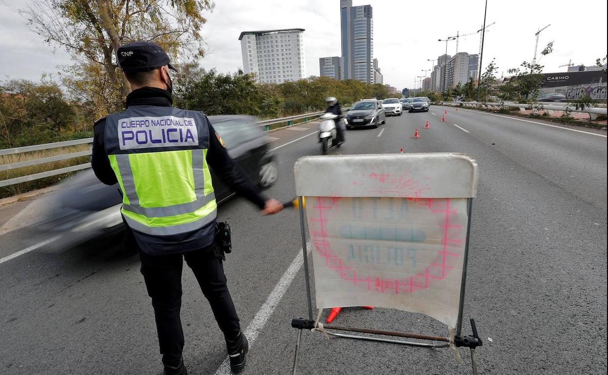 El BOJA publica los municipios de Andalucía que mantienen el cierre perimetral