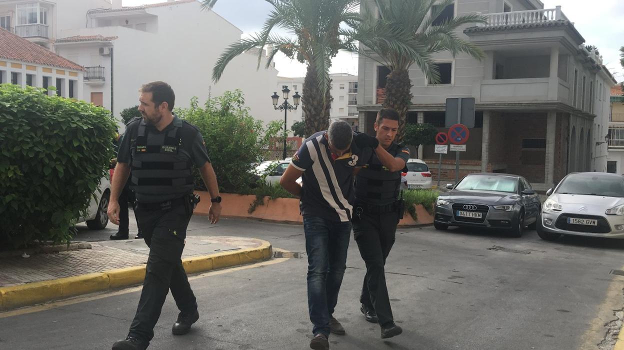 Juan Antonio M. L., cuando fue conducido a los juzgados. e. cabezas