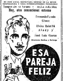 Imagen secundaria 2 - Arriba, Juan Antonio Bardem (centro) y Luis García Berlanga (izquierda), en el rodaje de 'Esa pareja feliz'. Abajo, guion original del filme. Derecha, anuncio en SUR el 25 de julio de 1956 del estreno del filme en el Teatro Cervantes. 