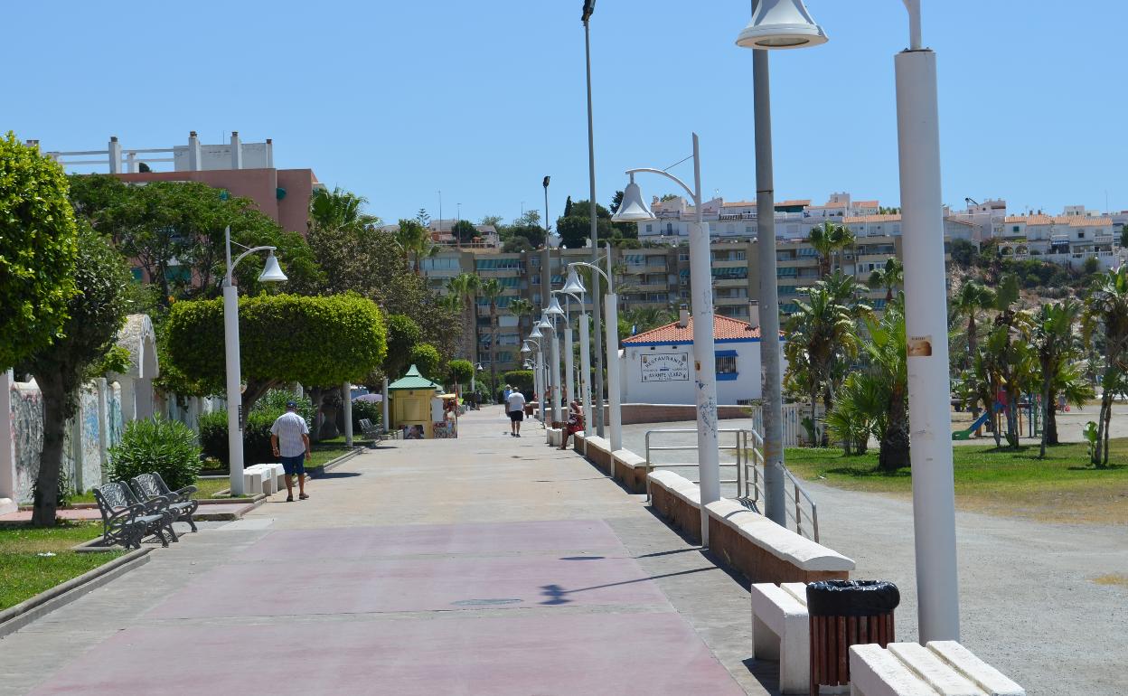 Imagen del paseo marítimo de La Cala del Moral. 