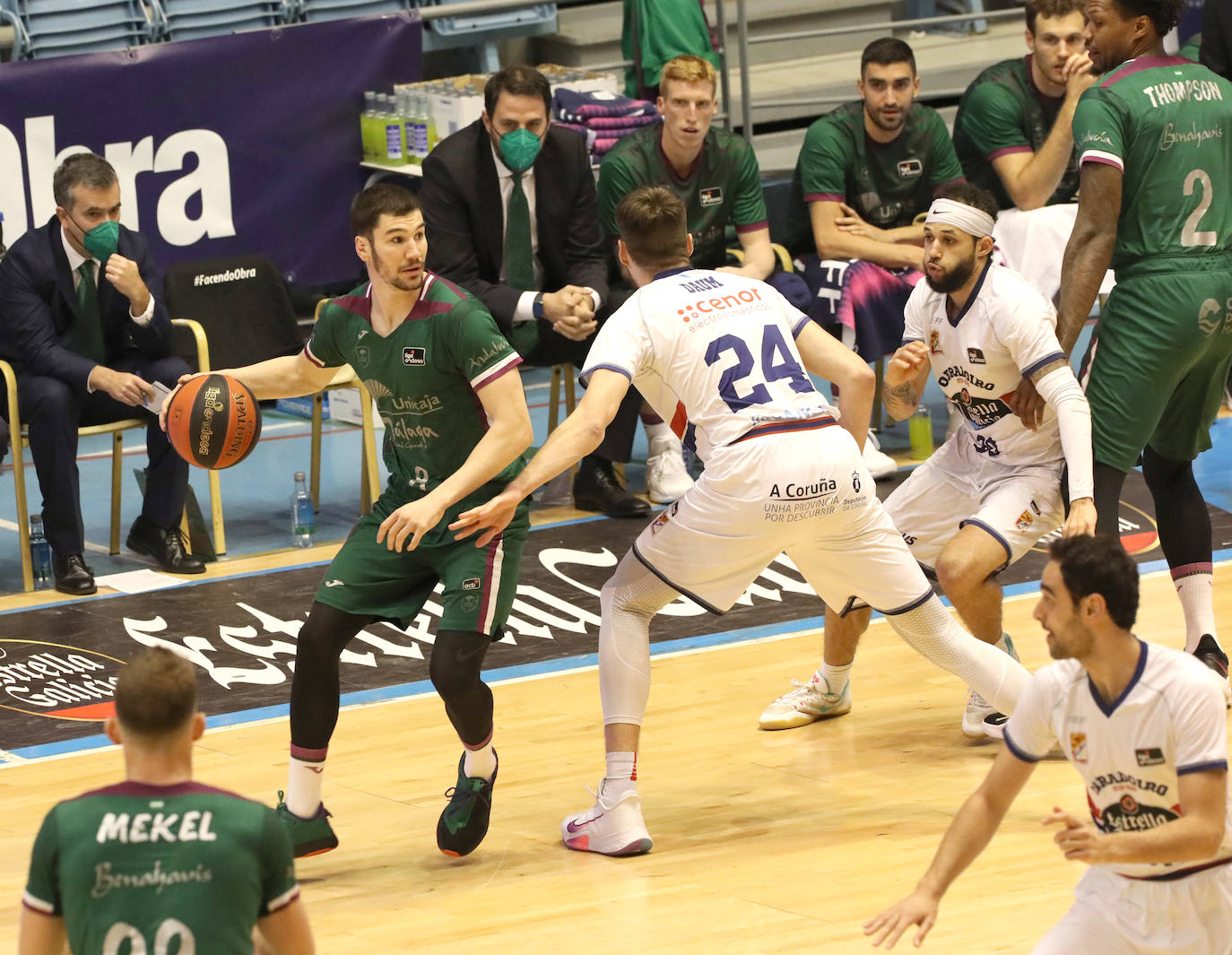 El Unicaja sobrevive a un pésimo final y gana al Obradoiro con un triple de Brizuela