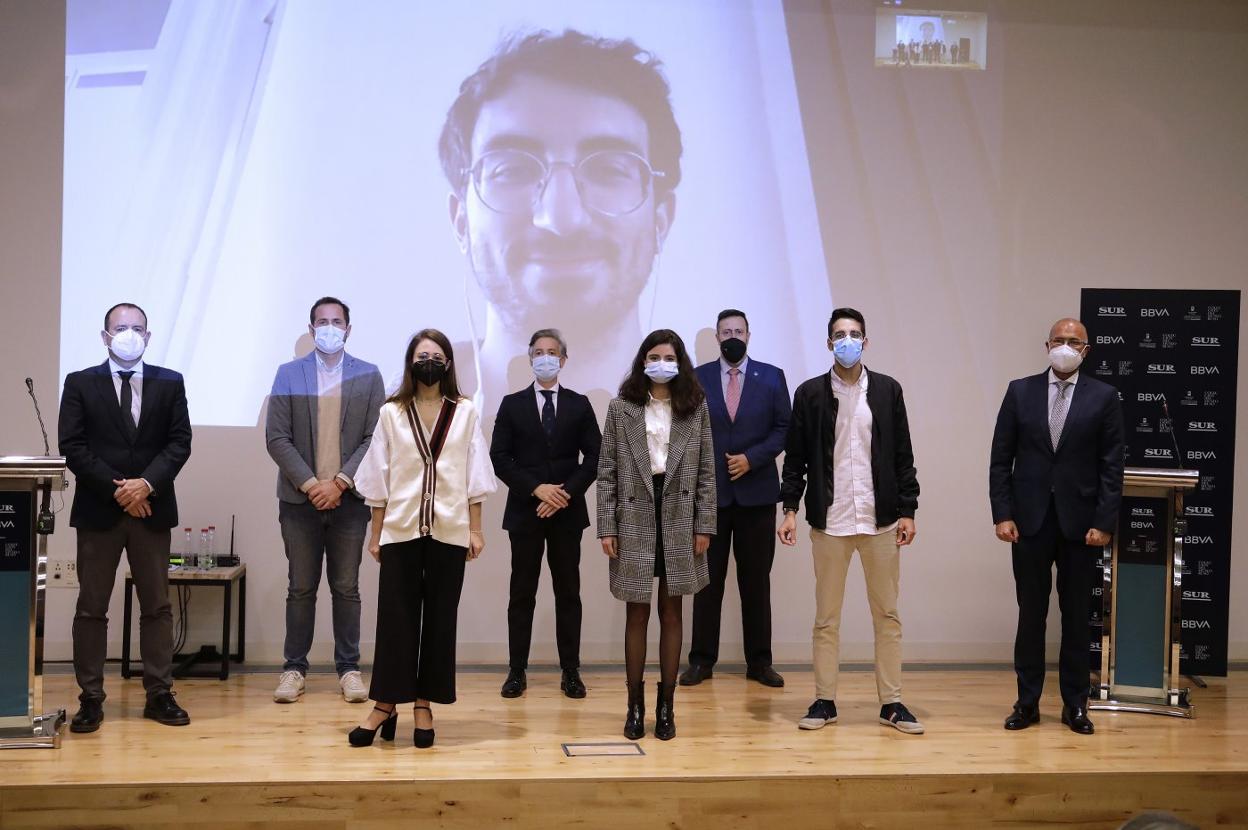 Premiados, organizadores, patrocinadores y autoridades, tras la entrega de los premios. 