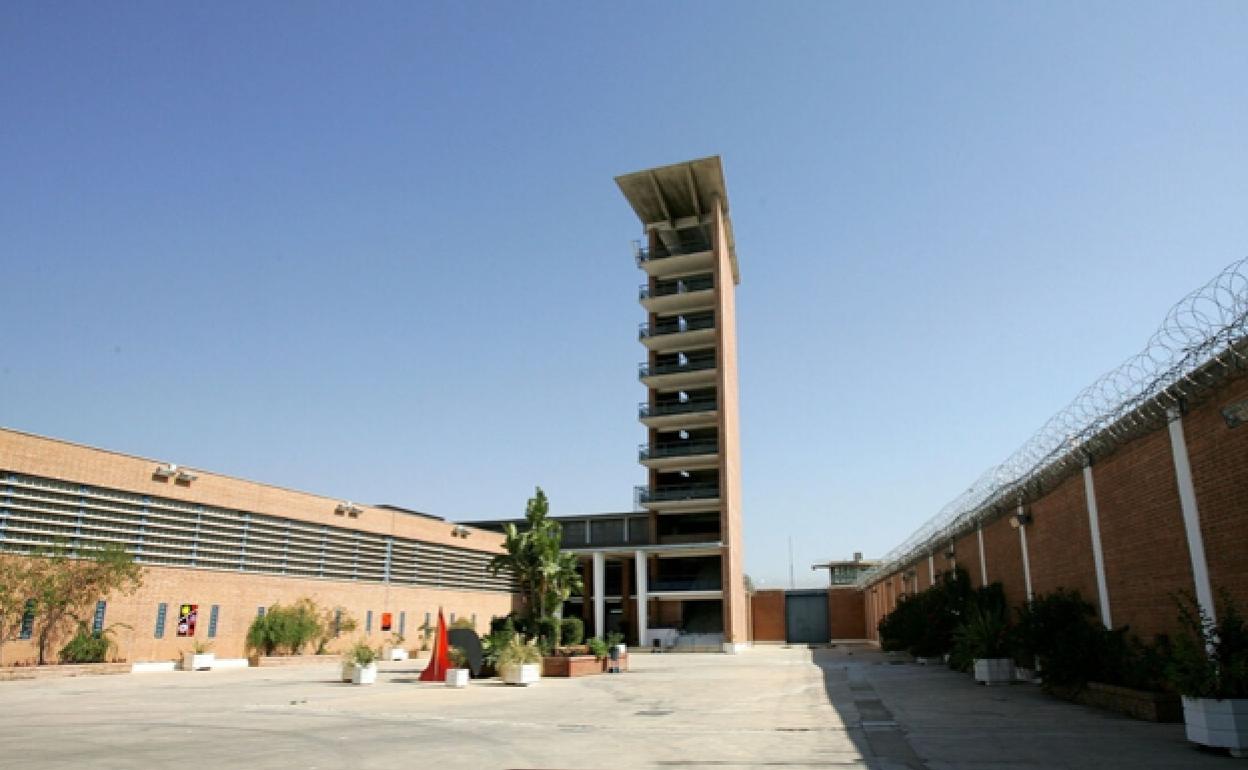 Denuncian la agresión de un preso a un funcionario en la cárcel de Alhaurín de la Torre