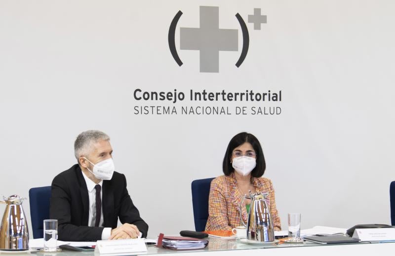 La ministra de Sanidad, Carolina Darias, preside junto al ministro del Interior Fernando Grande Marlaska, la celebración del Consejo Interterritorial del Sistema Nacional de Salud, este miércoles en Madrid.-