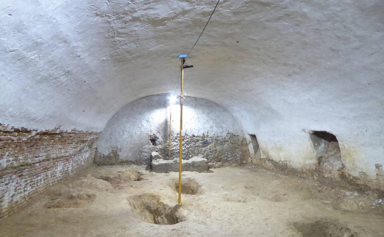 Casares presenta la Cripta oculta en la Iglesia de la Encarnación