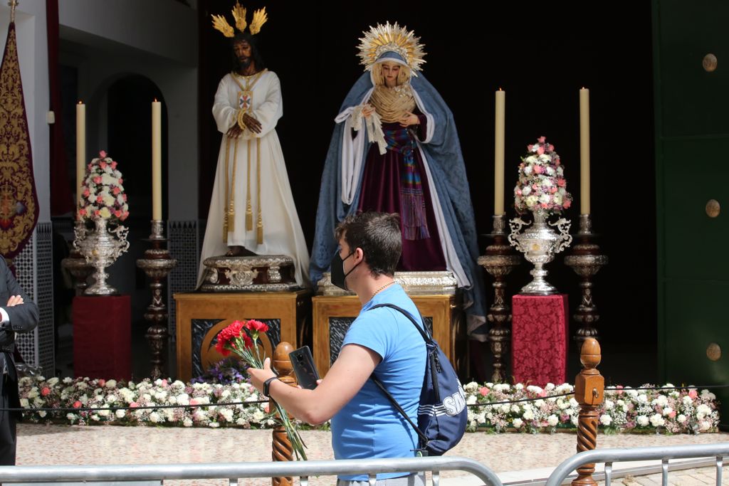 Cola de fieles para ver al Cautivo y la Trinidad 