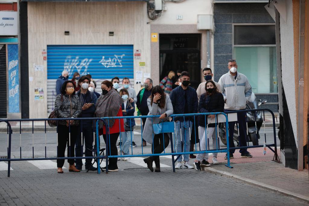 La ceremonia, oficiada por el obispo de Málaga, ha tenido lugar al aire libre en una plaza de San Pablo aforada con la única asistencia de 288 personas.