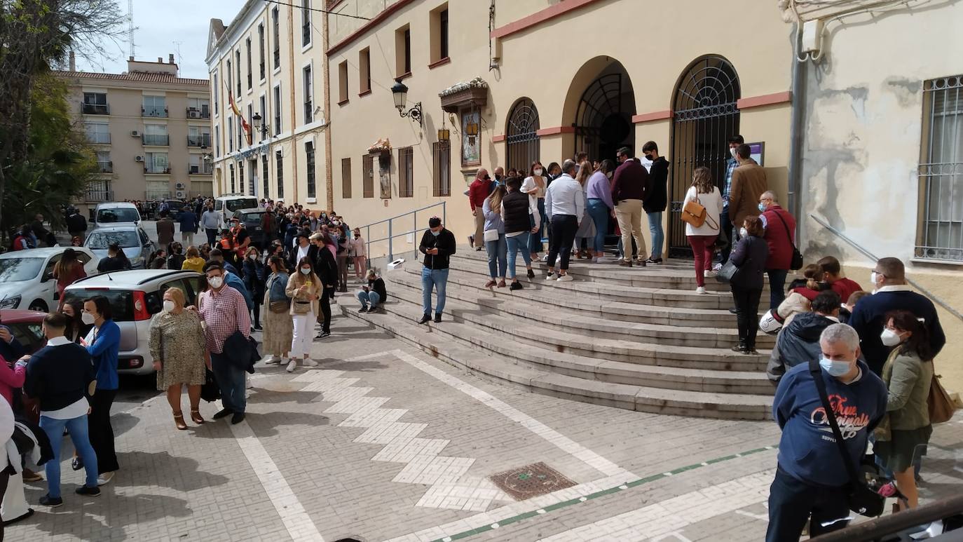 Parroquia Divina Pastora para ver los titulares de las cofradías del Dulce Nombre y el Prendimiento.