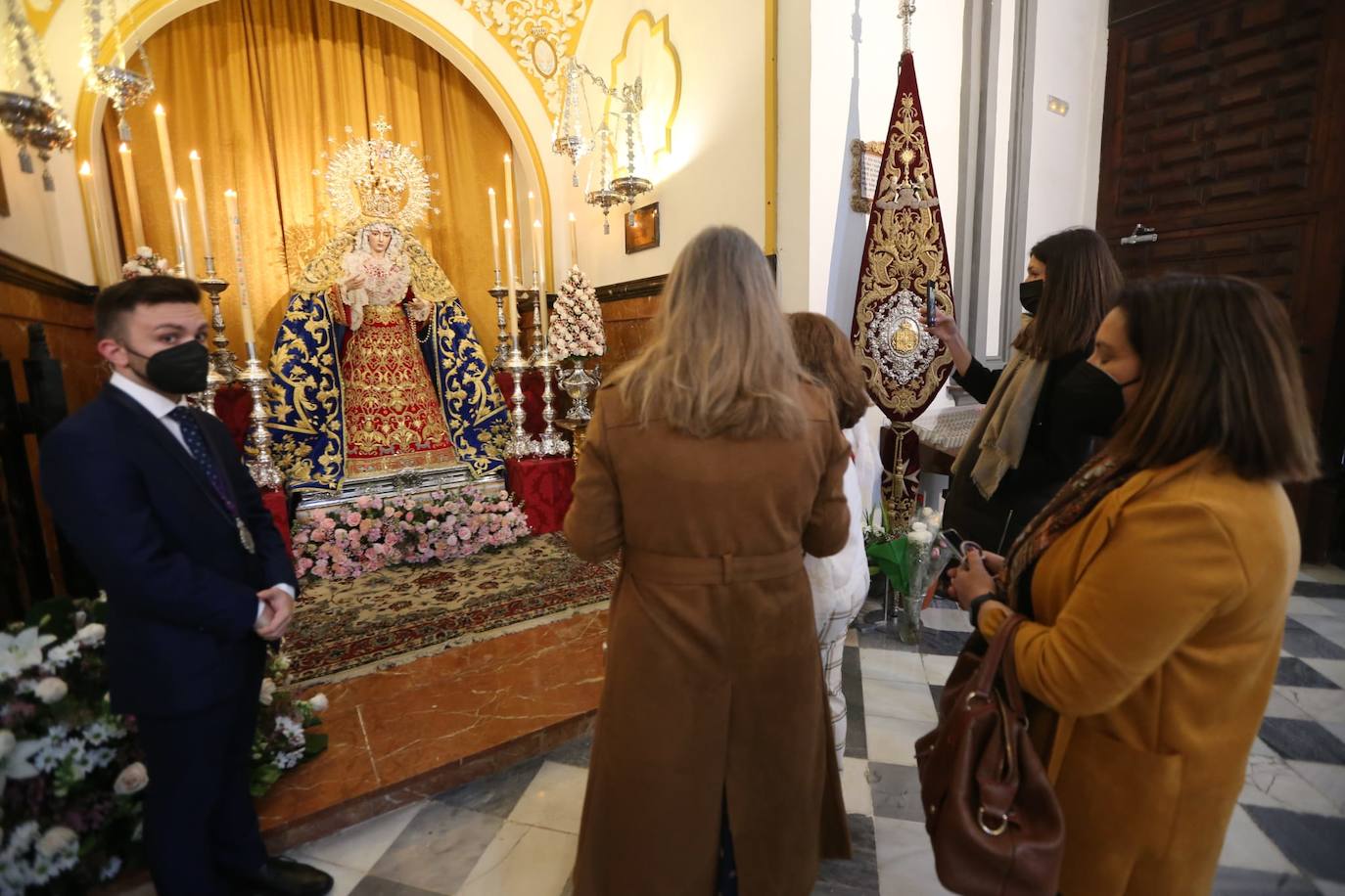 Veneración de María Santísima de Lágrimas y Favores en la Iglesia de San Juan Bautista.