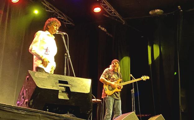 Tomasito y Pepe Bao, durante el concierto en la Cochera.