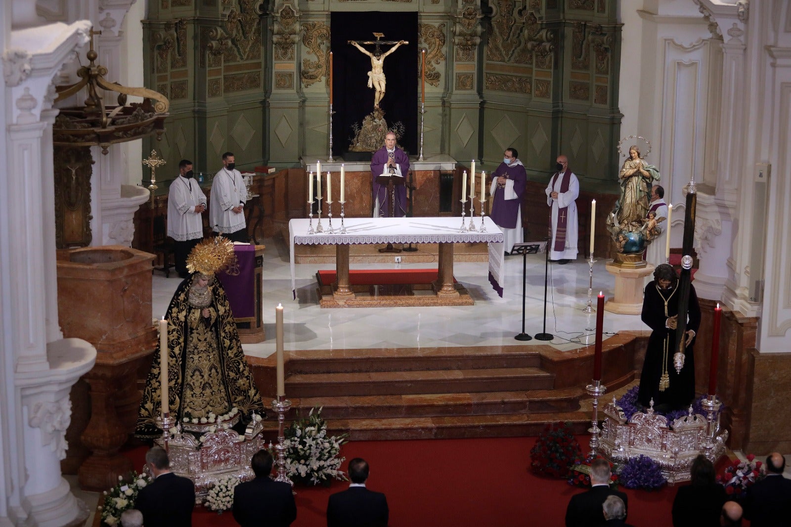 La Archicofradía de Jesús de la Pasión y Nuestra Señora del Amor Doloroso celebra este Lunes Santo un acto de culto cada hora en la iglesia de Santiago como sustitutivo de la procesión.