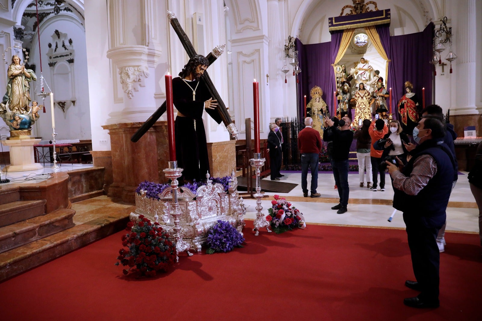 La Archicofradía de Jesús de la Pasión y Nuestra Señora del Amor Doloroso celebra este Lunes Santo un acto de culto cada hora en la iglesia de Santiago como sustitutivo de la procesión.