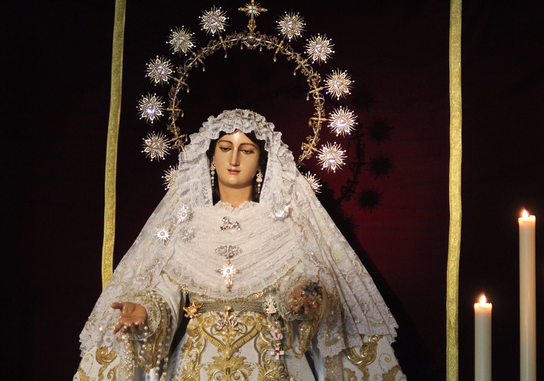 Nuestro Padre Jesús Nazareno de los Pasos en el Monte Calvario y María Santísima del Rocío Coronada en la parroquia de San Lázaro.