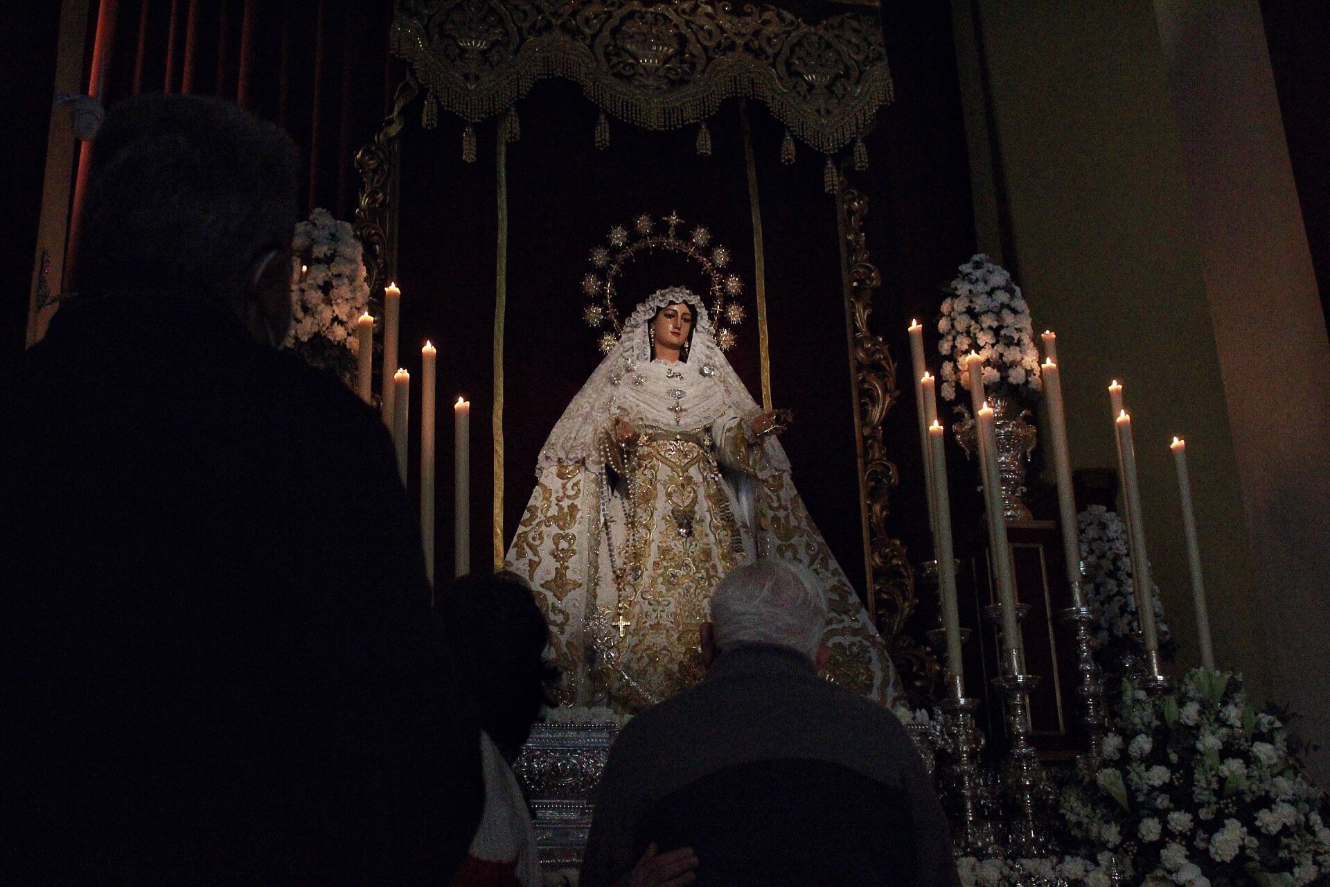 Nuestro Padre Jesús Nazareno de los Pasos en el Monte Calvario y María Santísima del Rocío Coronada en la parroquia de San Lázaro.