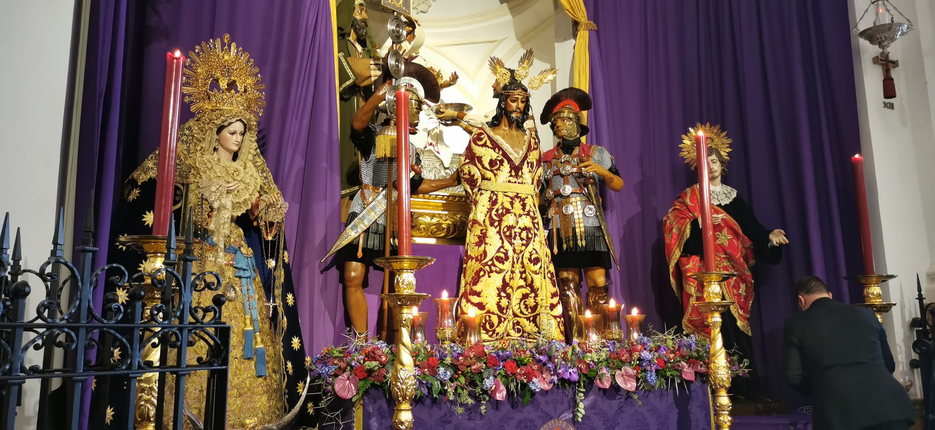 Nuestro Padre Jesús de la Sentencia y María Santísima del Rosario en sus Misterios Dolorosos y San Juan Evangelista, en la Parroquia de Santiago.