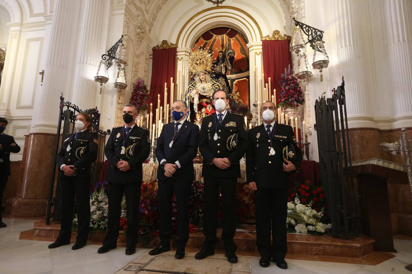 Ofrenda floral a los titulares de la cofradía del Rico. 