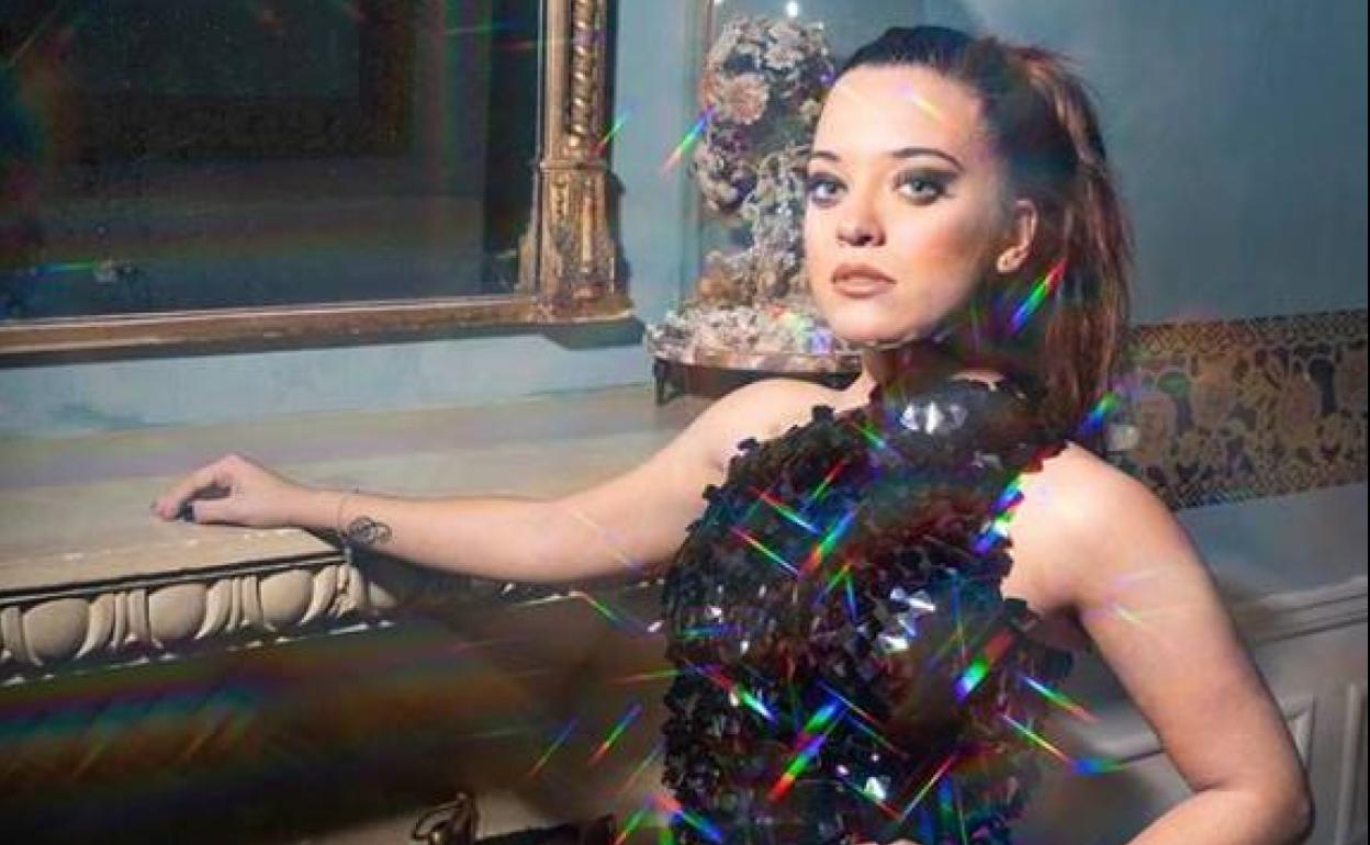 La artista malagueña posa en una foto promocional.