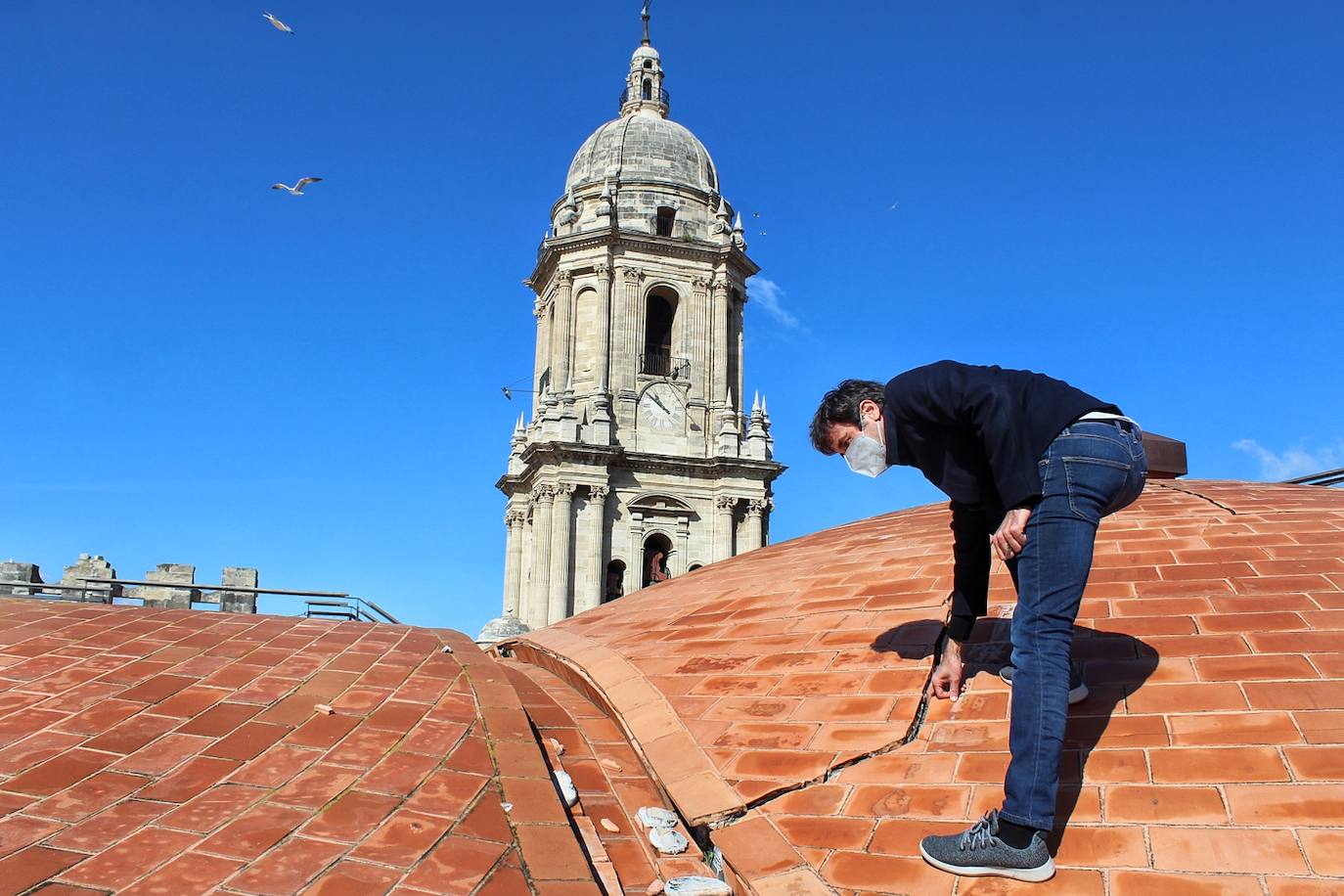 El estado de las grietas se agrava y se multiplican los desprendimientos internos. 