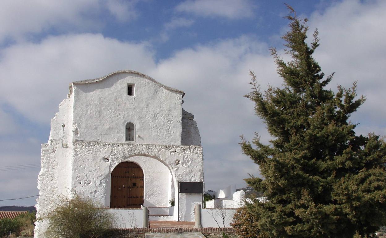 Una de las más antiguas de la comarca es la de Santa Ana, a un paso del casco urbano de Canillas de Albaida. 