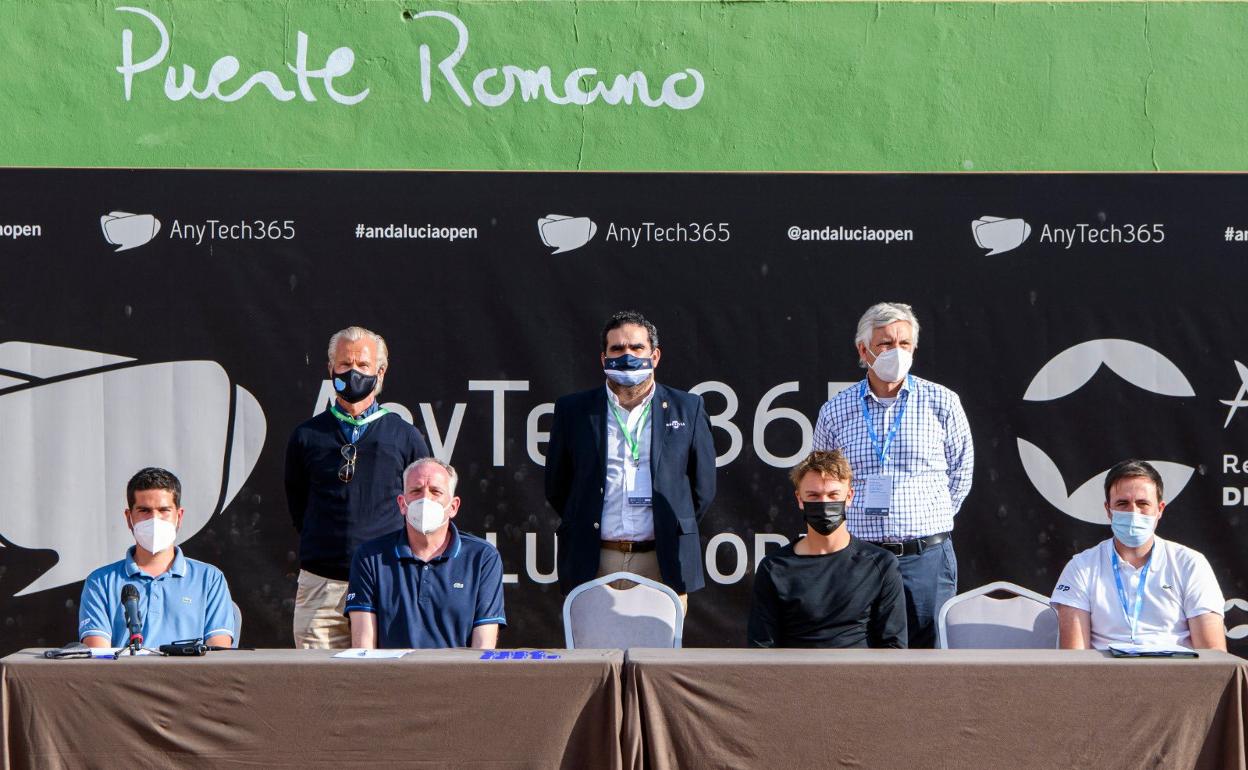 Los participantes en el sorteo del cuadro final del torneo ATP 250. 