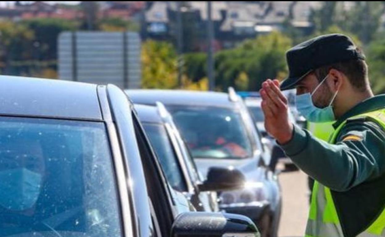 Control de la Policía Nacional por el cierre perimetral autonómico.