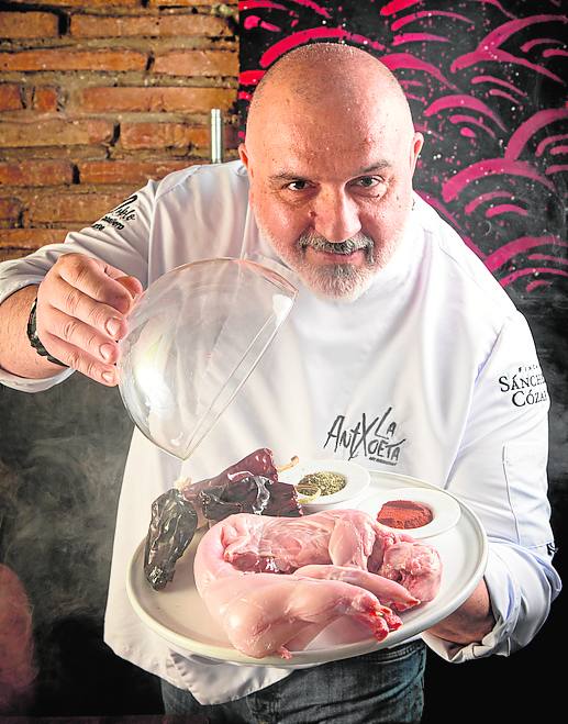 Pablo Caballero, chef de Antxoeta (Málaga), siempre suele apostar en sus cartas de temporada o sugerencia por platos de una carne que estima y domina.