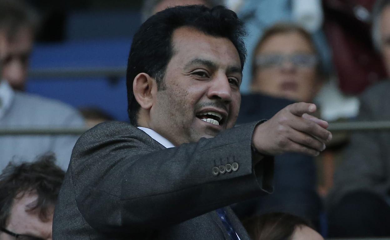 El jeque Abdullah Al-Thani, en el palco de autoridades de La Rosaleda.