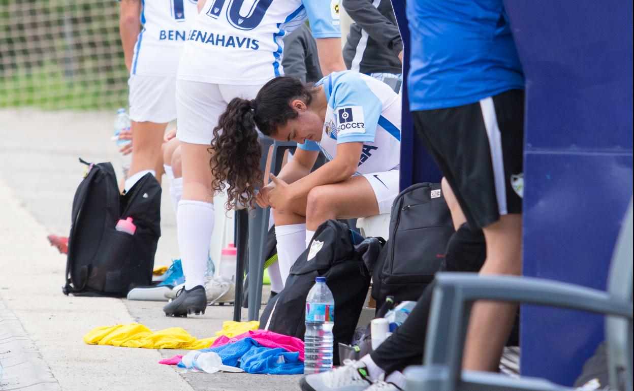 La jugadora del Málaga, María Farfán, desconsolada por la derrota. 