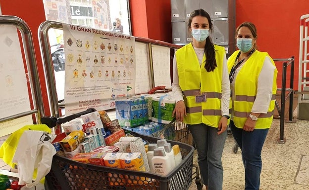 Voluntarias de la Hermandad del Descendimiento. 