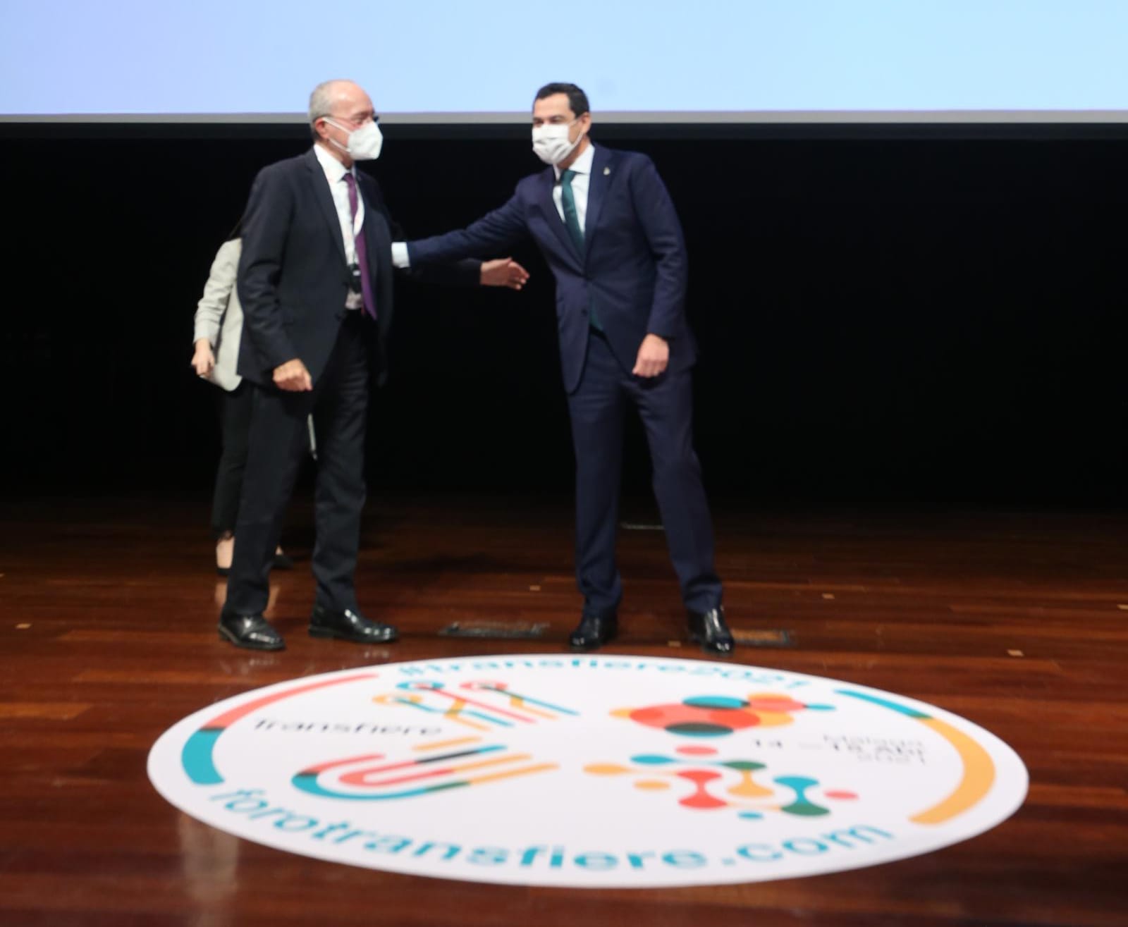 El presidente andaluz, Juanma Moreno, interviene en este encuentro que se desarrolla hoy y mañana en el Palacio de Ferias y Congresos de la capital.