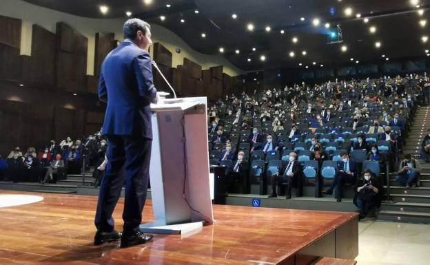 Juanma Moreno, en el Foro Transfiere, este miércoles. 