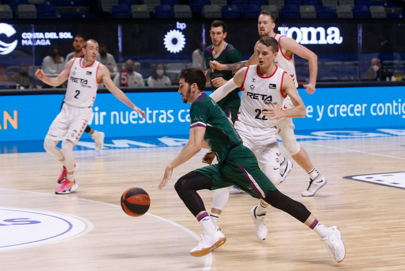 Victoria del Unicaja ante el R. Bilbao Basket. 