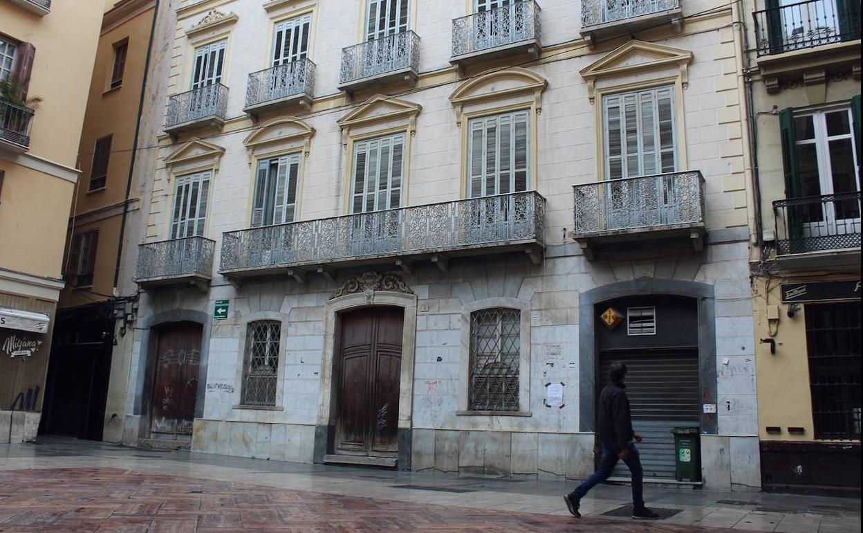 Fachada del edificio que van a ser reformado para un hotel de una estrella. 