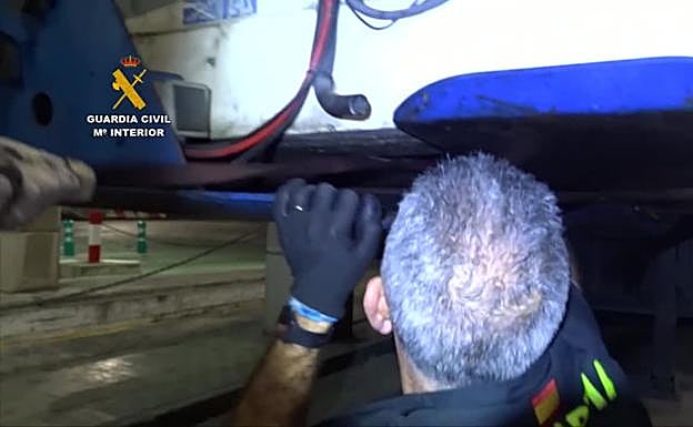 Cae una banda de narcos que introducían hachís en España a través del Puerto de Málaga