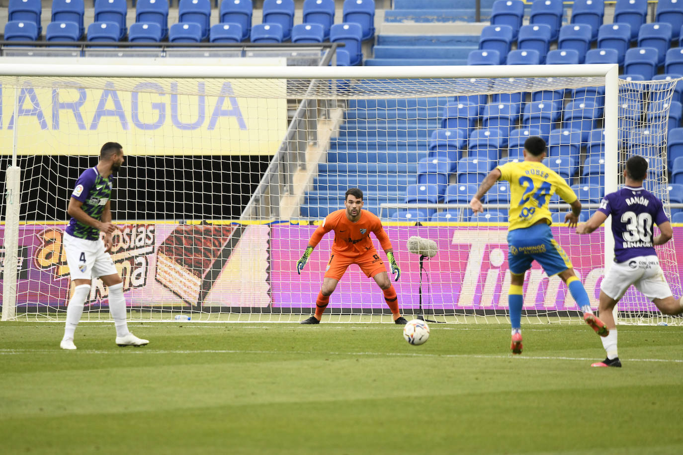 El Málaga empata en Las Palmas (1-1). 