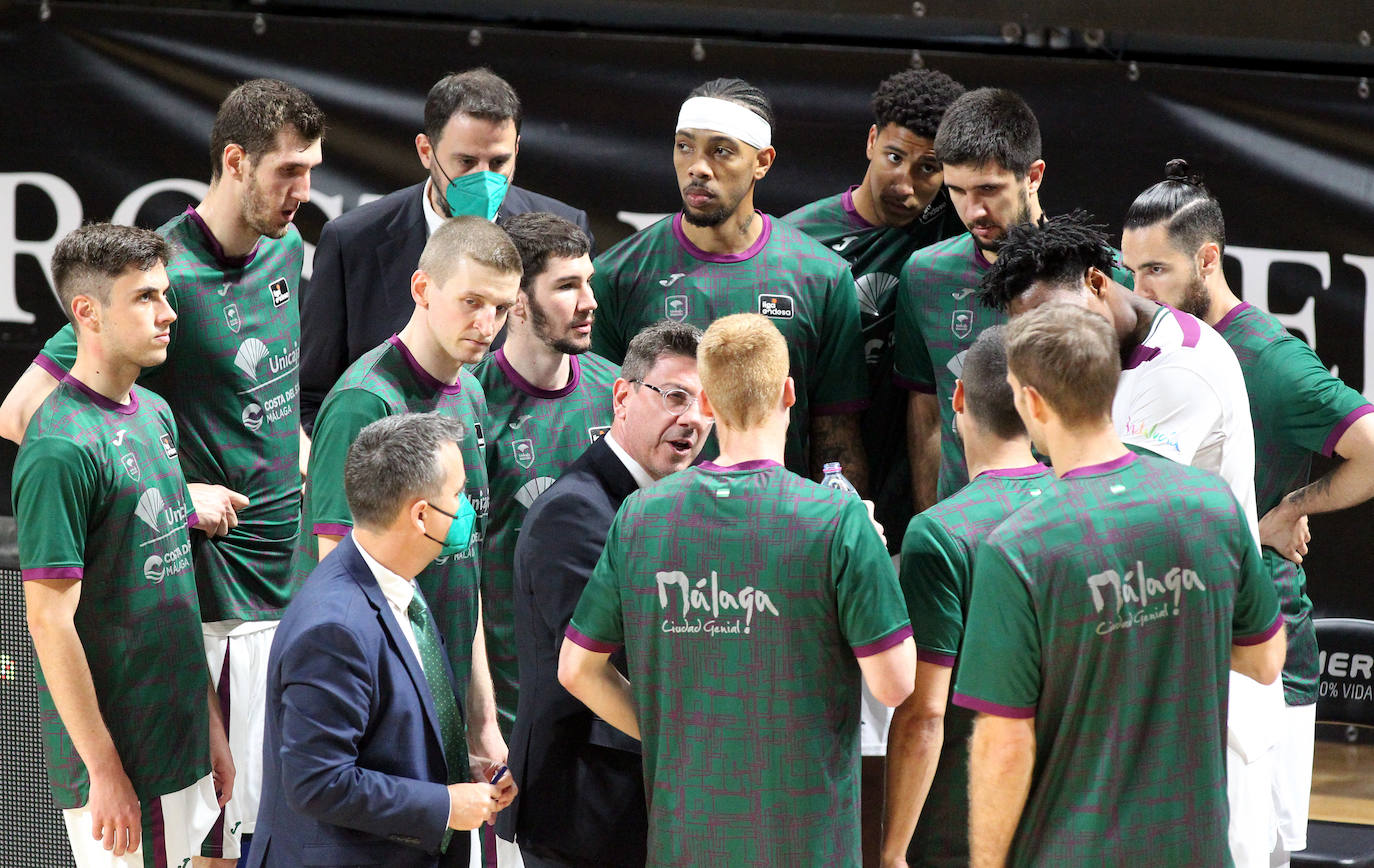 Derrota del Unicaja en Tenerife (79-61). 