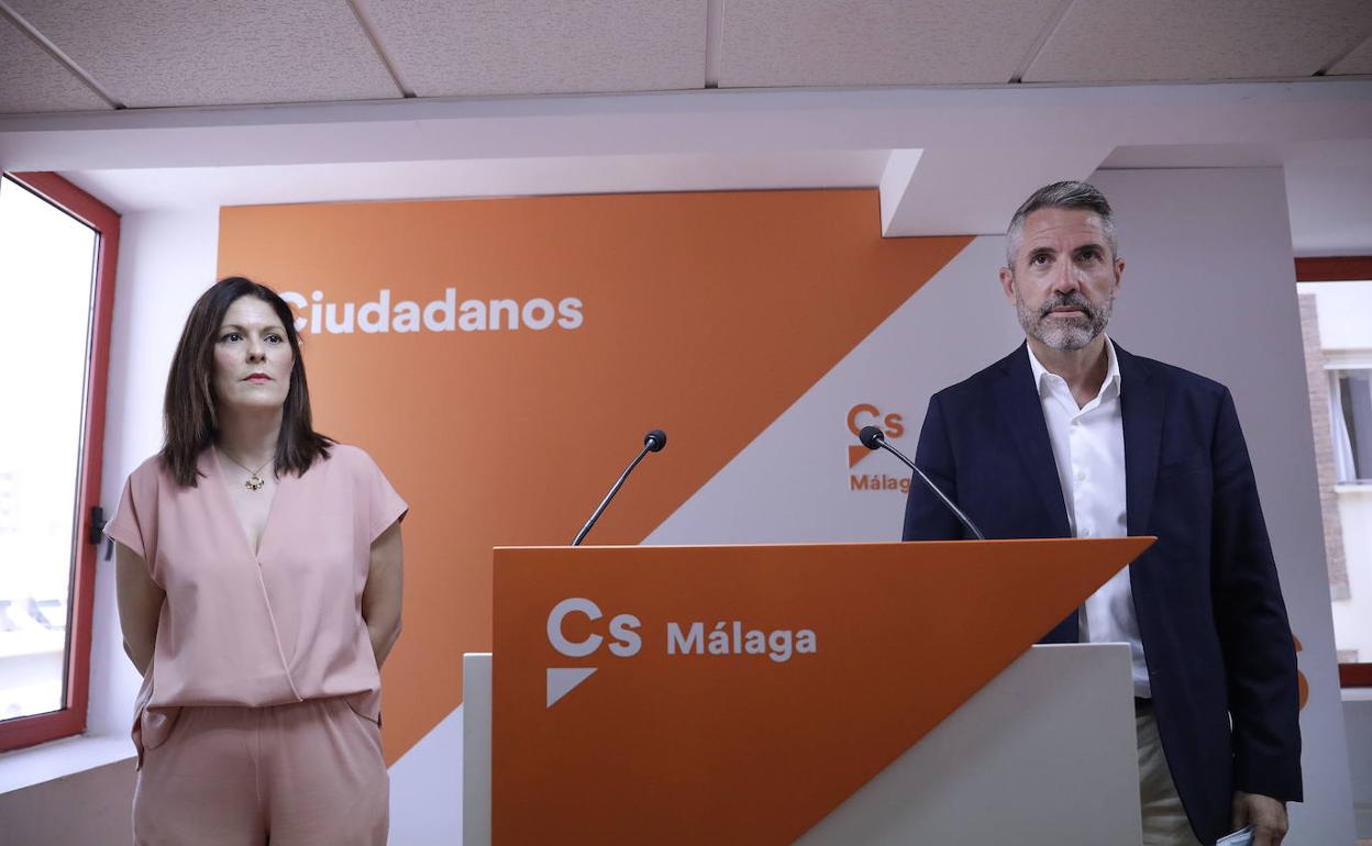 Noelia Losada y Juan Carlos Maldonado, en la sede de Ciudadanos. 