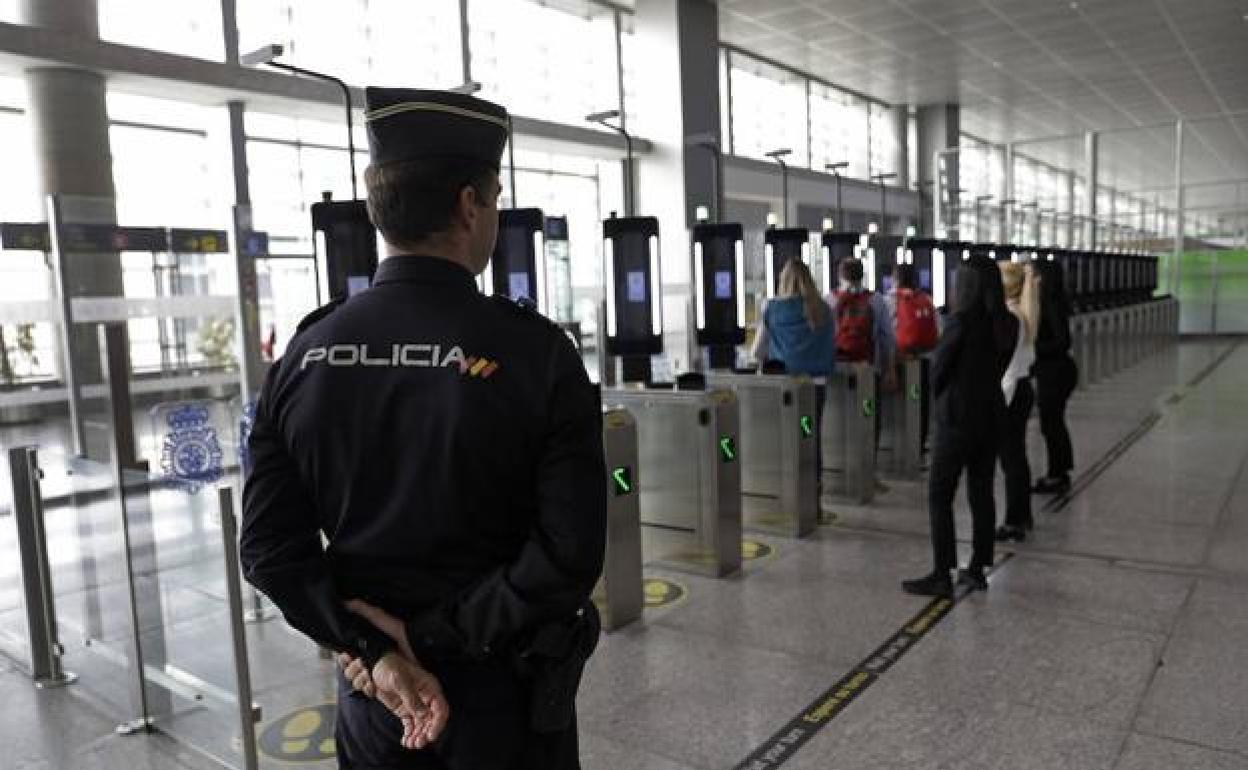 Una turista sueca se inventa un robo de joyas en un piso de Fuengirola para cobrar tres seguros de viaje