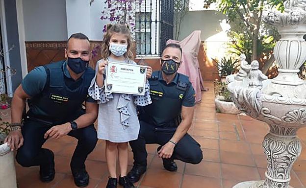 Una niña de 7 años de Sevilla salva la vida a su madre