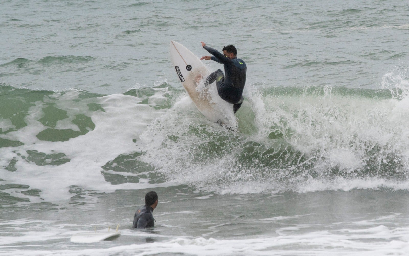 Fotos: Sábado de surf en las playas de la capital malagueña