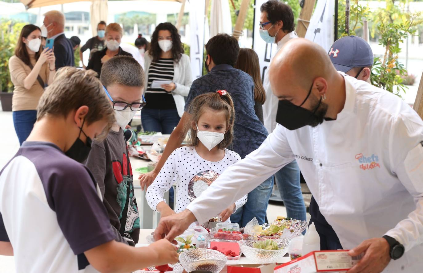 El taller se desarrolló en la terraza del Restaurante José Carlos García, en el Muelle Uno 