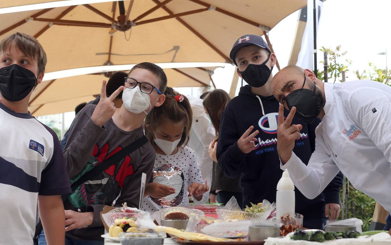 El taller se desarrolló en la terraza del Restaurante José Carlos García, en el Muelle Uno 