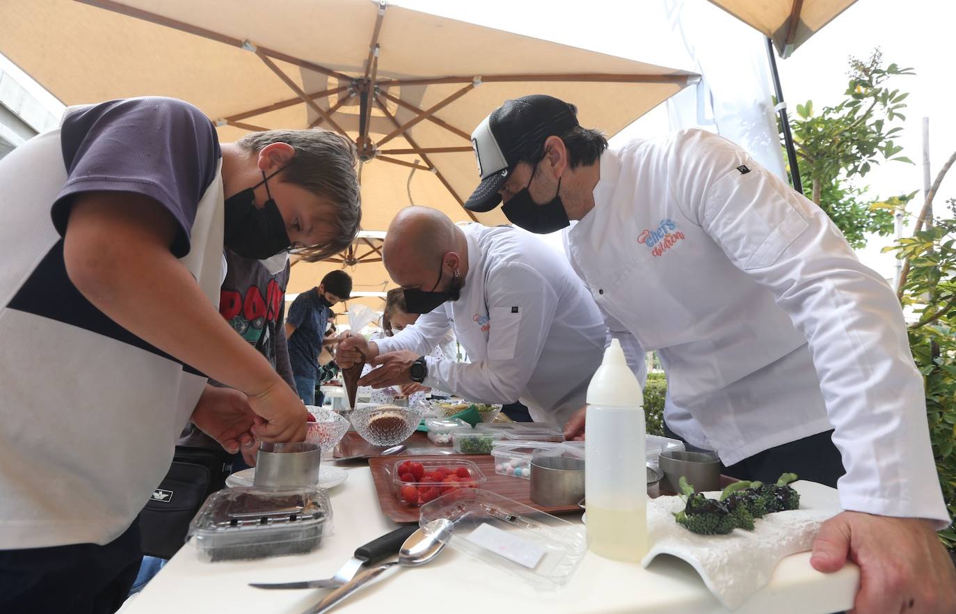 El taller se desarrolló en la terraza del Restaurante José Carlos García, en el Muelle Uno 